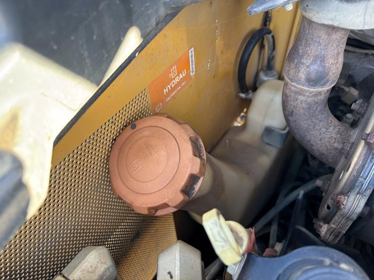 2018-deere-323e-image-34