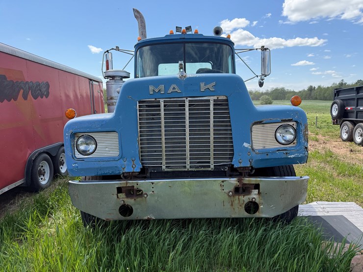 1984-mack-r686st-image-2