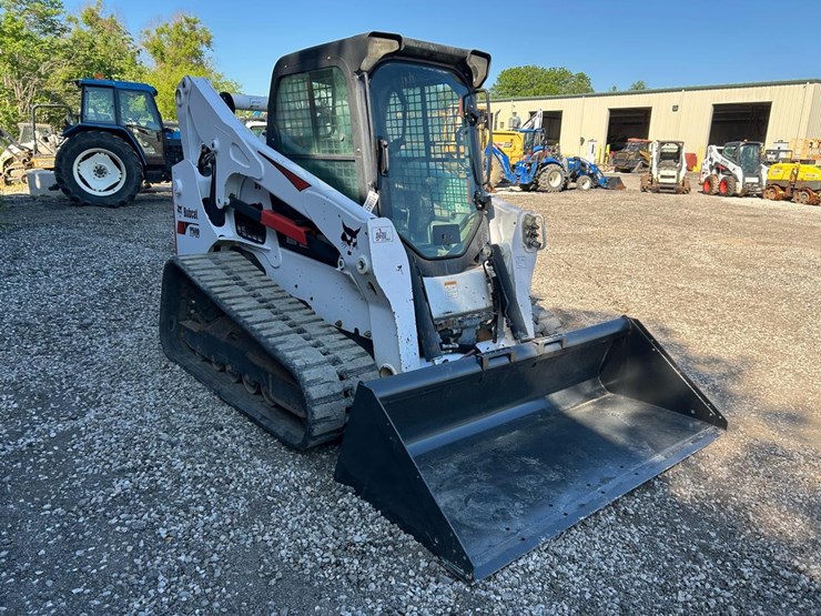 2019-bobcat-t740-image-6