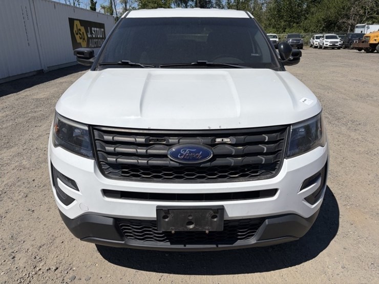 2017-ford-explorer-image-8