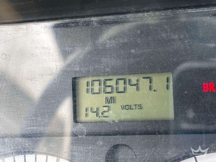 2014-freightliner-m2-106-image-9