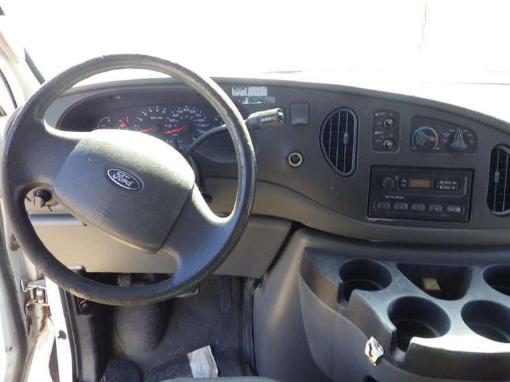 2006-ford-econoline-350-image-9