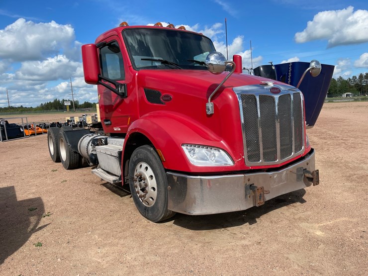 2014-peterbilt-579-image-3