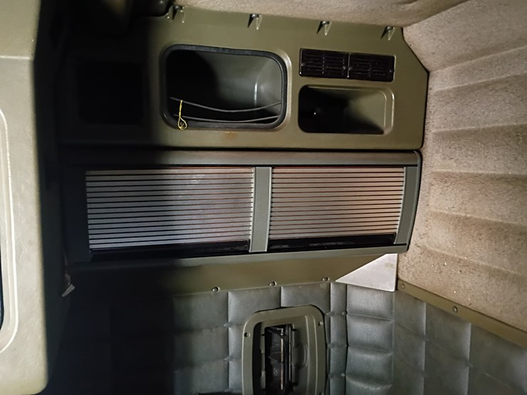 1998-peterbilt-379-image-77
