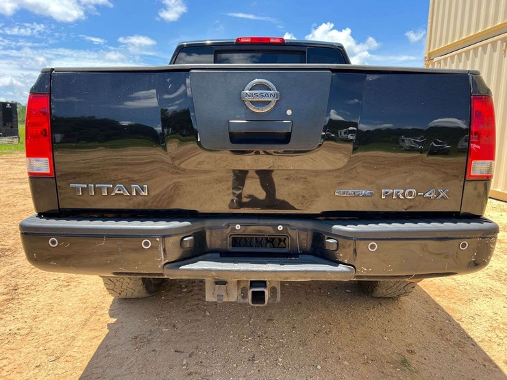 2012-nissan-titan-image-7