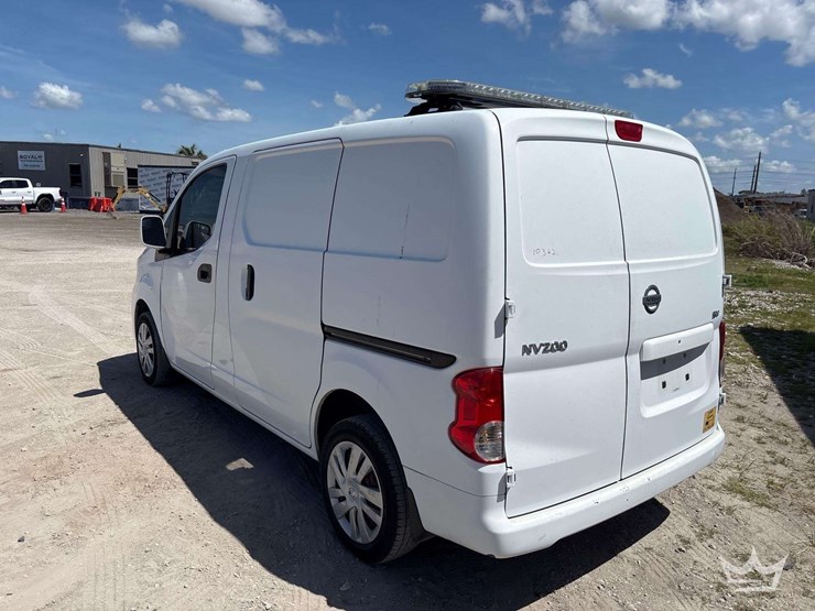 2017-nissan-nv200-image-4