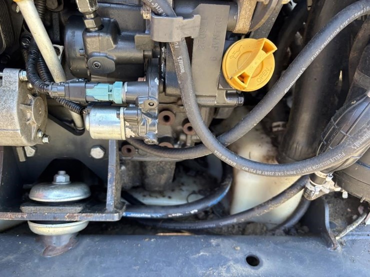 2019-bobcat-t595-image-34
