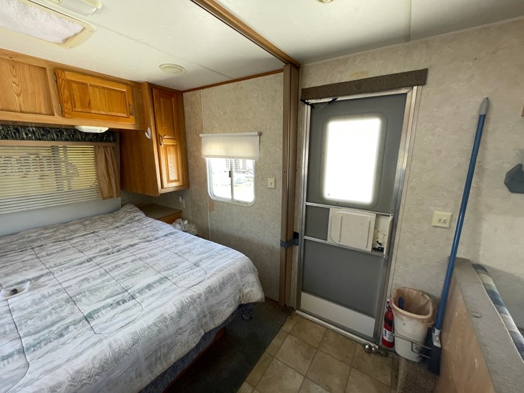 #460-•-2002-keystone-hornet-lite-bumper-pull-camper-(wi-title)-(helenville,wi)-image-33