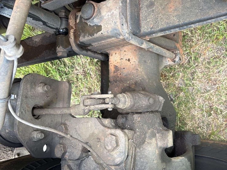 2014-freightliner-m2-106-image-73