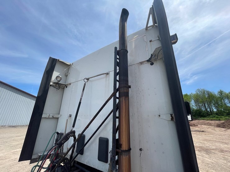 2016-kenworth-t680-image-39