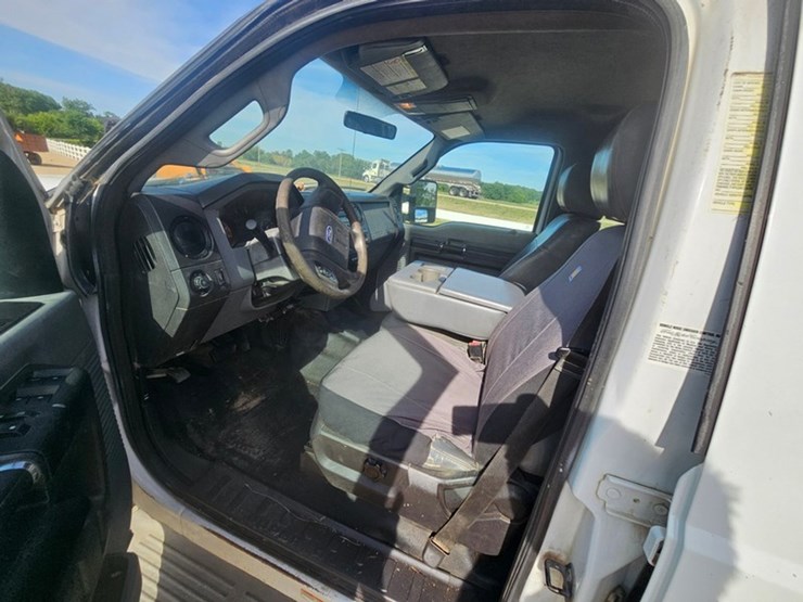 2012-ford-f550-image-19