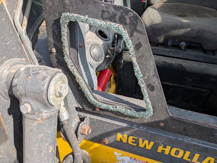 #5455-•-new-holland-218-skid-loader-image-16