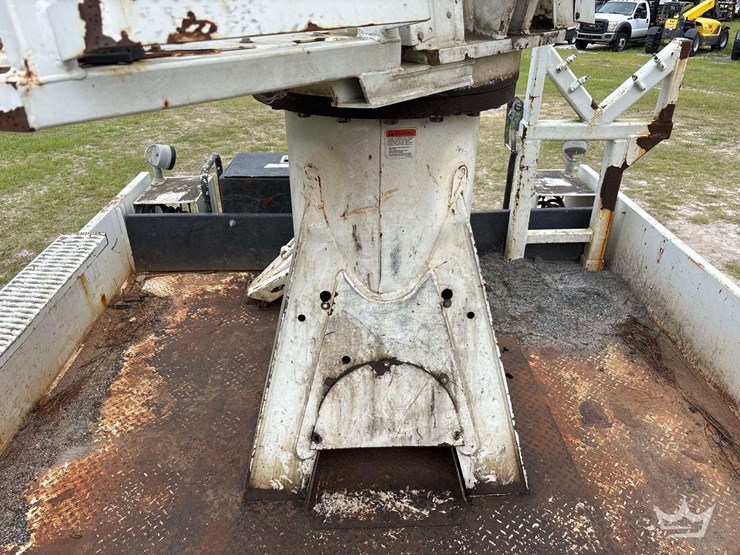 2014-freightliner-m2-106-image-22