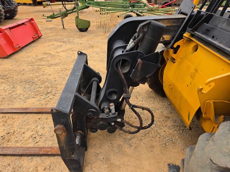 jcb-520-image-8