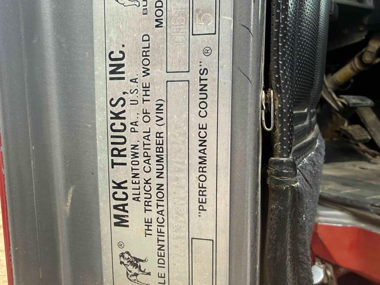 2000-mack-semi-image-24