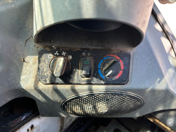 2019-bobcat-t450-image-25