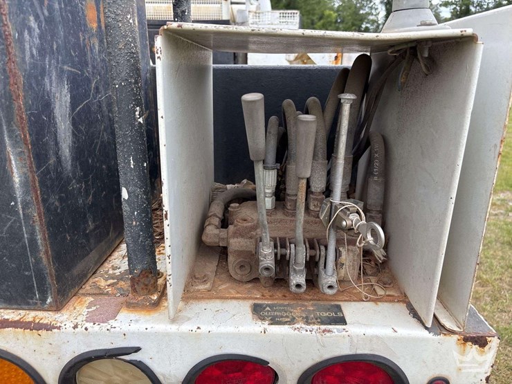 2014-freightliner-m2-106-image-40