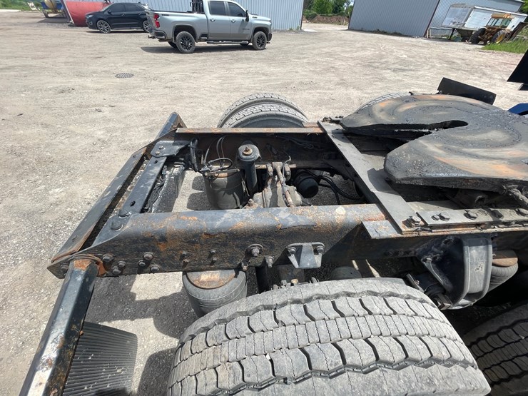 2015-kenworth-t680-image-30