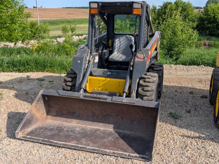 #5454-•-new-holland-160-skid-loader-image-25