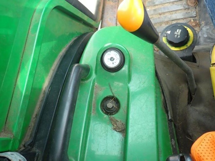 2011-john-deere-1023e-image-43