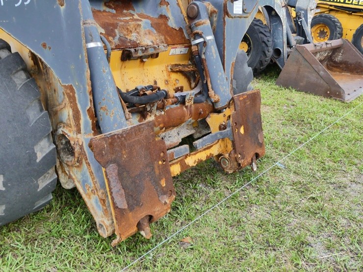 2021-deere-332g-image-3