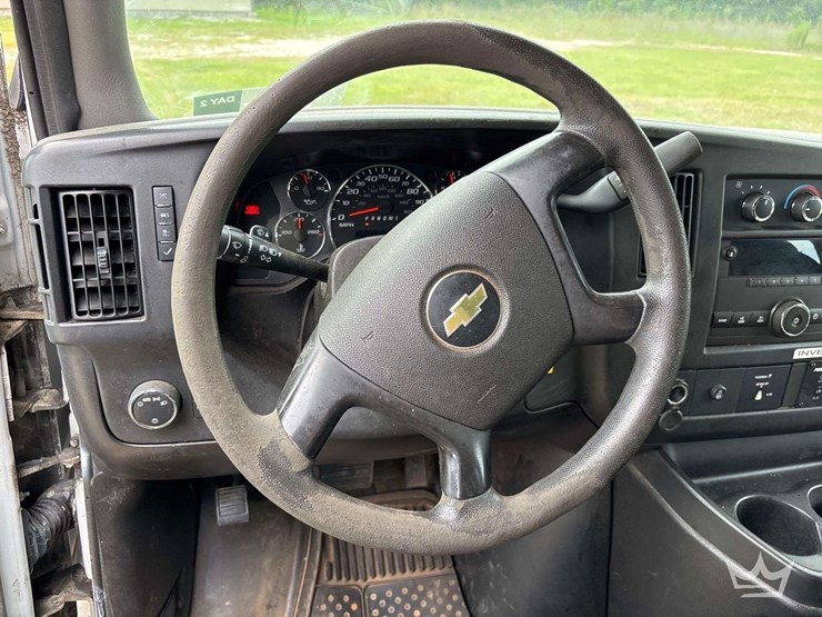2013-chevrolet-express-2500-image-24