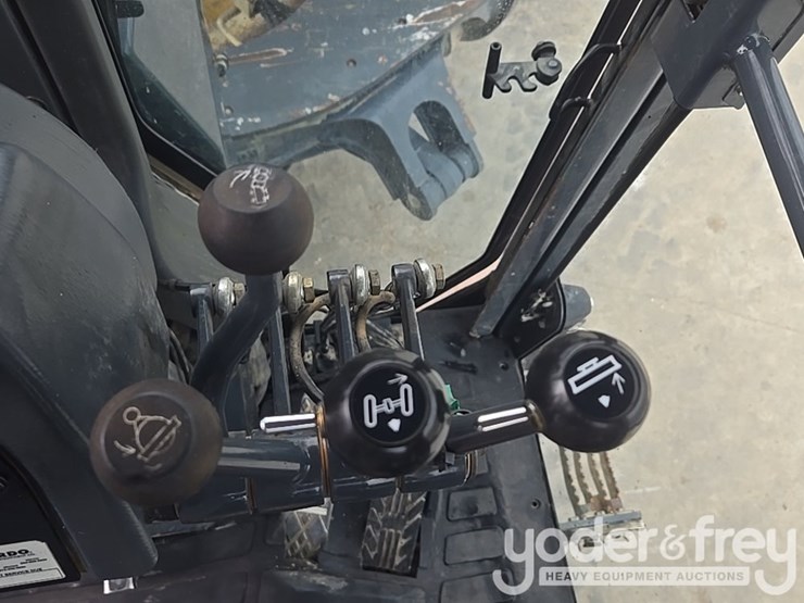 2011-deere-772g-image-60