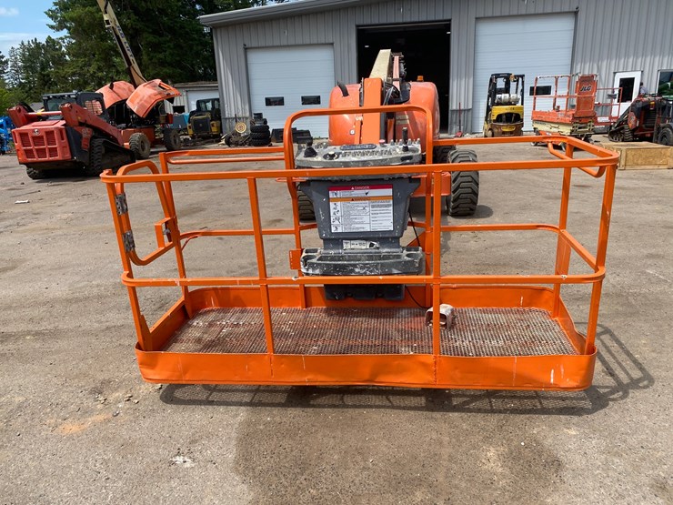 2012-jlg-600aj-image-2