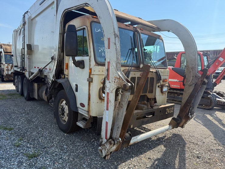 #5-•-2018-peterbilt-mammoth-front-loader-image-1