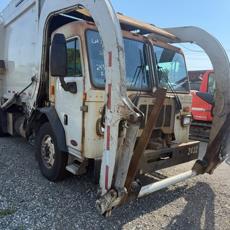 #5 • 2018 PETERBILT MAMMOTH FRONT LOADER