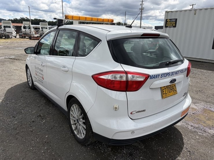 2016-ford-c-max-sel-hybrid-sedan-image-6