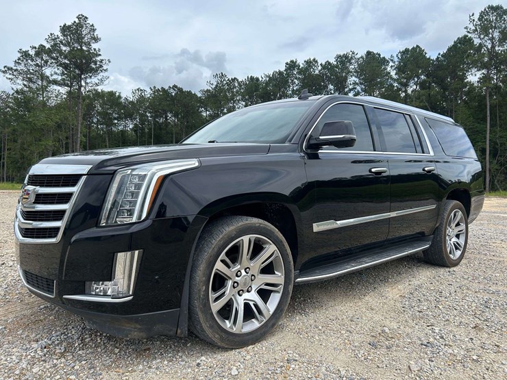 2018-cadillac-escalade-esv-image-2