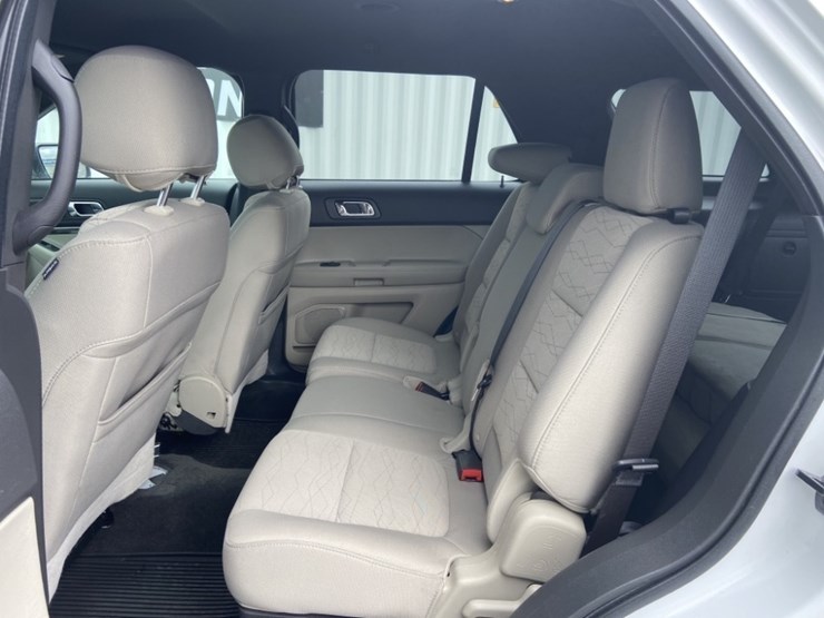 2013-ford-explorer-image-23
