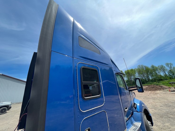 2015-kenworth-t680-image-40