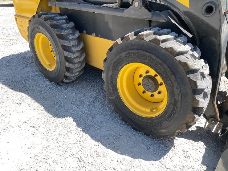 2012-new-holland-l225-image-14
