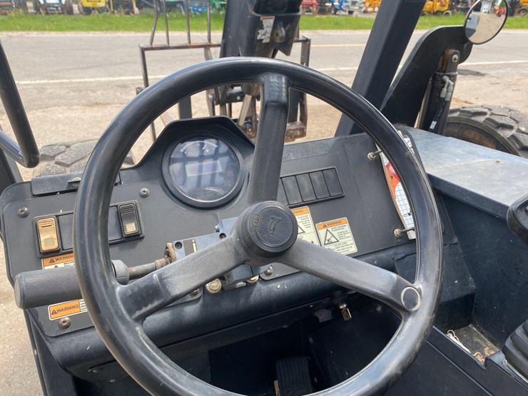 2019-sky-trak-6036-image-24