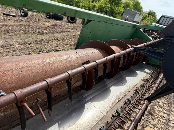 john-deere-220-image-5