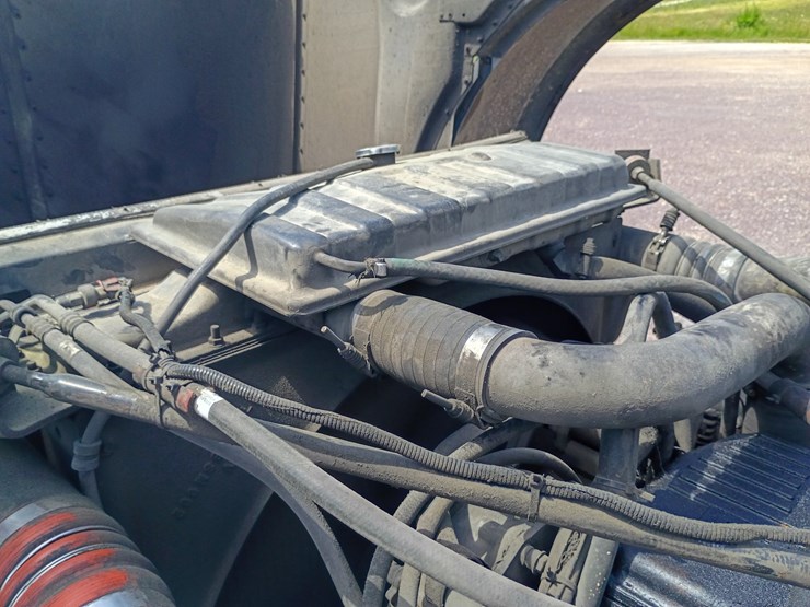 1998-peterbilt-379-image-27
