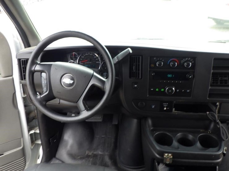 2013-chevrolet-express-2500-image-9