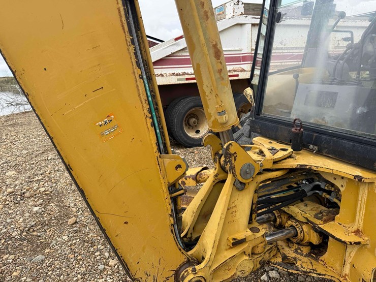 cat-426l-backhoe-image-9