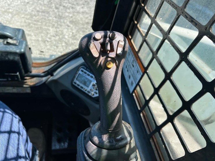 2021-bobcat-t770-image-21
