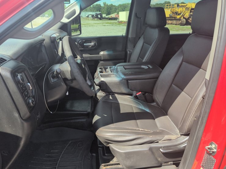 2020-chevrolet-silverado-2500hd-image-13
