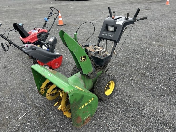 1995-john-deere-trs32-walk-behind-snow-blower-image-1