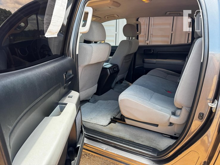 2011-toyota-tundra-image-8