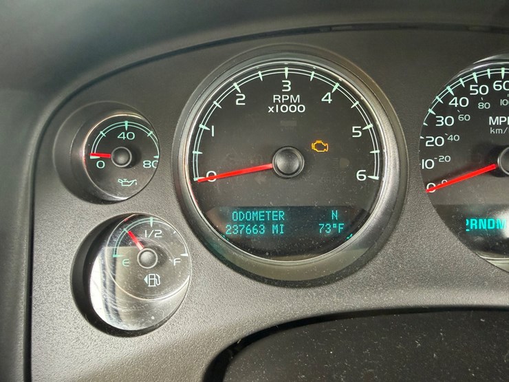 2010-chevrolet-tahoe-image-18