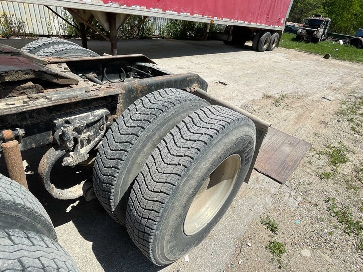 2004-kenworth-t800-image-25