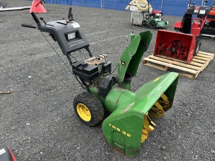 1995-john-deere-trs32-walk-behind-snow-blower-image-2