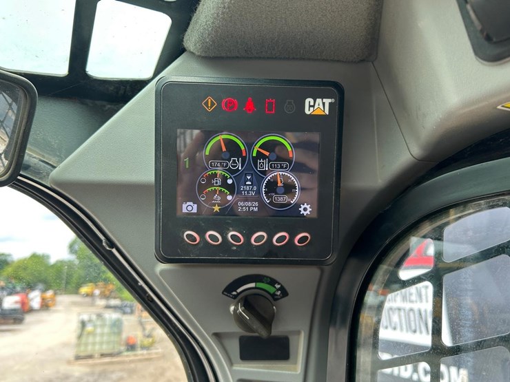 2018-caterpillar-299d2-image-24