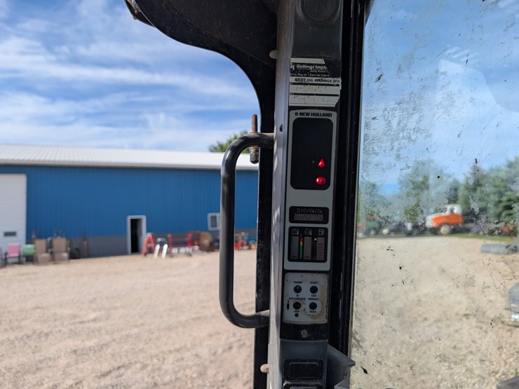 #5455-•-new-holland-218-skid-loader-image-20