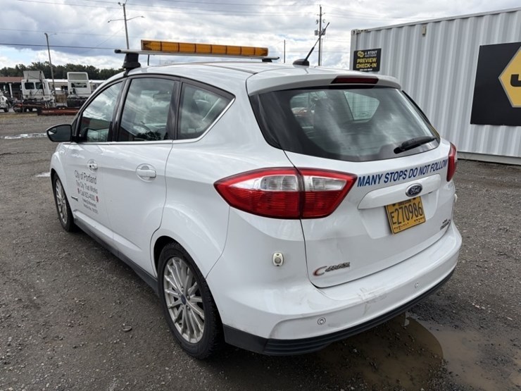 2016-ford-c-max-sel-hybrid-sedan-image-6